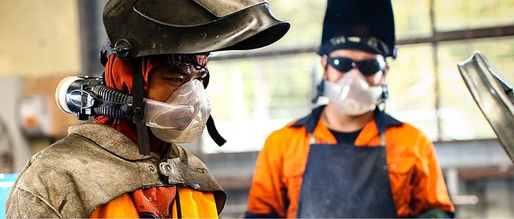 CleanSpace_positive_air_pressure_respirator_on_worker